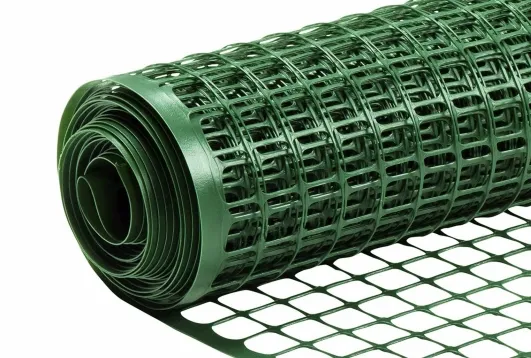 Green plastic garden mesh fencing roll used for outdoor fencing and plant protection